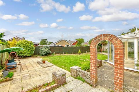 3 bed property, in Queens Fields West, £400,000
