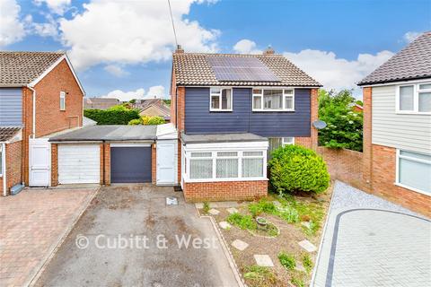 3 bed property, in Queens Fields West, £400,000