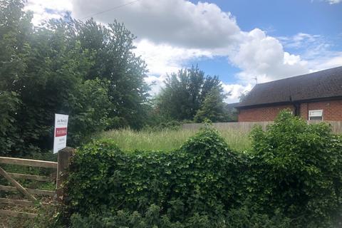 Studio, in Wragby Road & Silver Street, £30,000