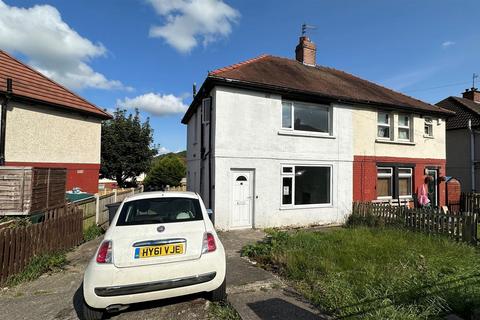 3 bed property, in Falkland Road, £120,000