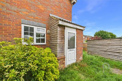 1 bed property, in Burleigh Piece, £200,000