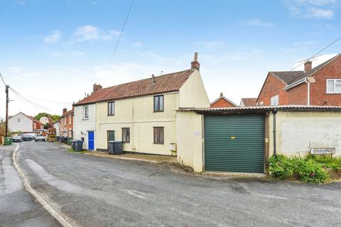 3 bed property, in Silver Street, £140,000
