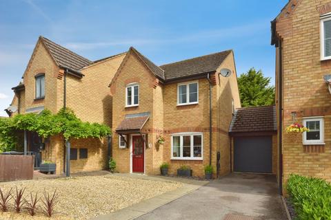 3 bed property, in Winwood Close, £400,000