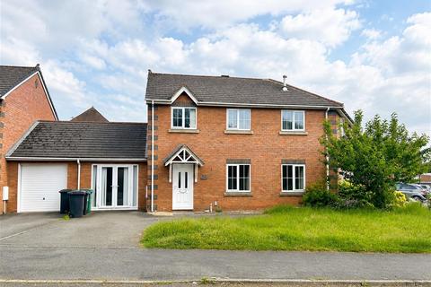 4 bed property, in Oswalds Well Lane, £170,000