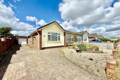 3 bed property, in Maskeleyne Way, £325,000