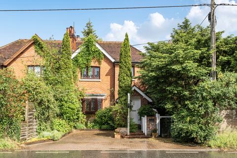 3 bed property, in Warnford Road, £495,000