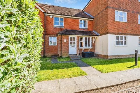 2 bed property, in Falmouth Close, £180,000