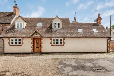 2 bed property, in Stanford In The Vale, £400,000