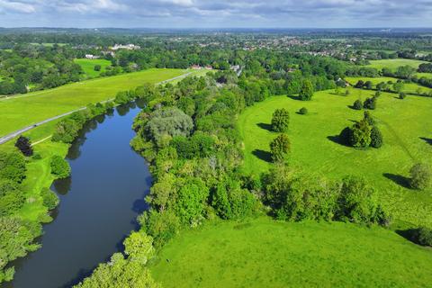 Land, in Magna Carta Lane, £10,000