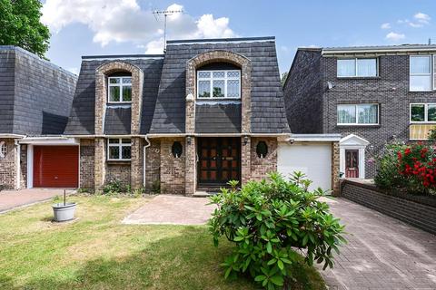 4 bed property, in Staines, £750,000