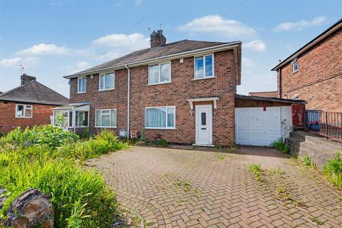 3 bed property, in Ravenswood Road, £210,000