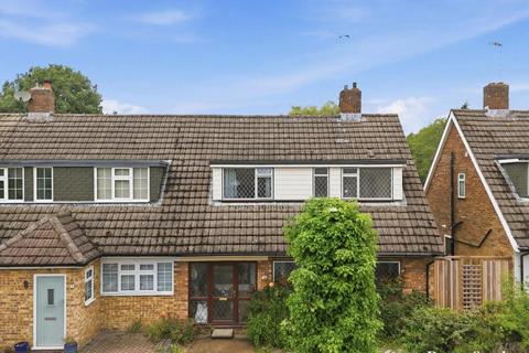3 bed property, in Rosemead Gardens, £475,000