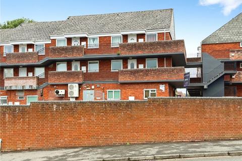 2 bed property, in Broadwater Road, £190,000