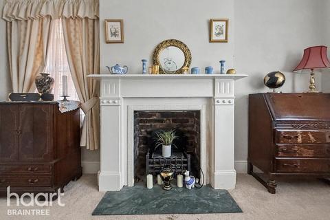 4 bed property, in Rayne Road, £300,000