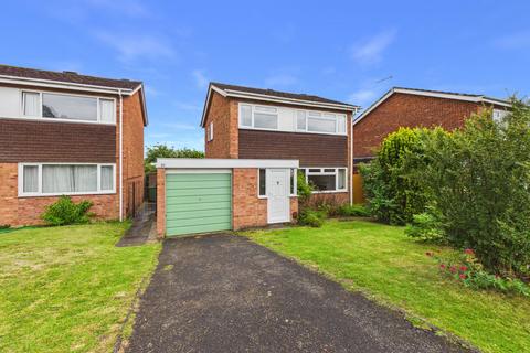 3 bed property, in Holloway Drive, £325,000