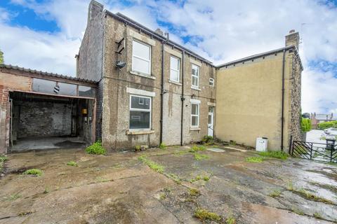 3 bed property, in Blackburn Road, £135,000