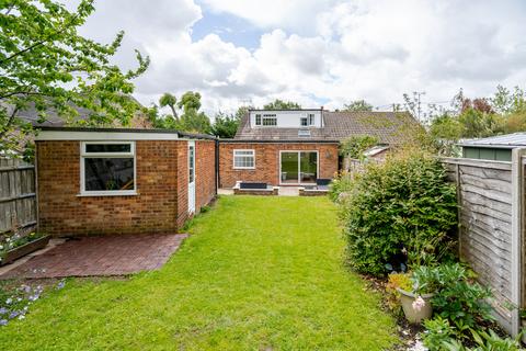 4 bed property, in Dunstable Road, £425,000
