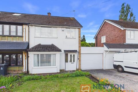 3 bed property, in Simmonds Road, £230,000