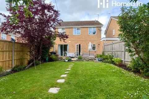 4 bed property, in The Fieldings, £500,000