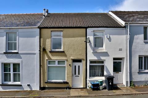 2 bed property, in 5 Boundary Street, £110,000