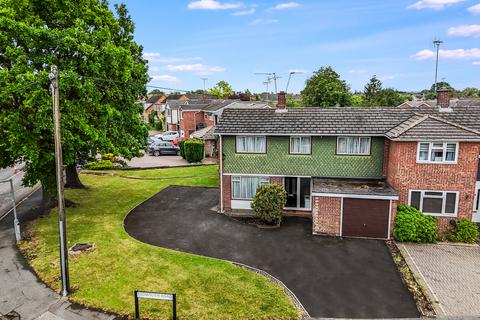 3 bed property, in Sidmouth Road, £435,000