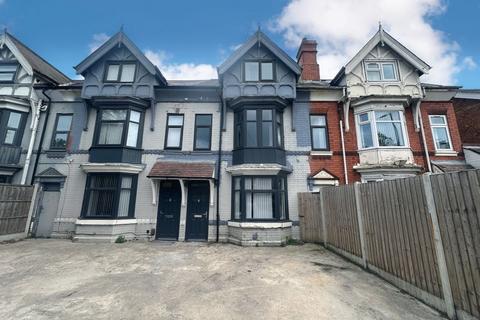 5 bed property, in 35 Bescot Road, £175,000