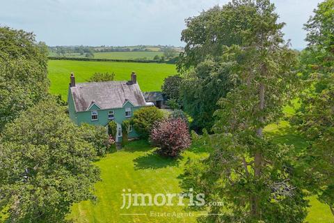 3 bed property, in Cwm Cou, £420,000
