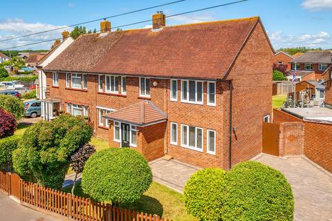 5 bed property, in Bosmere Gardens, £625,000