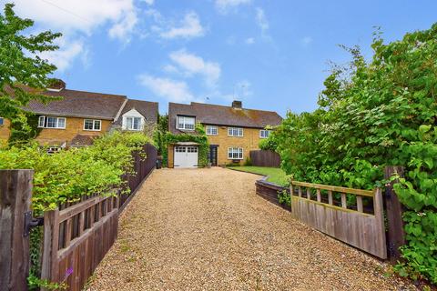 4 bed property, in Banbury Lane, £565,000