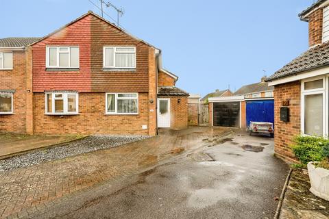 2 bed property, in Wymering Road, £270,000