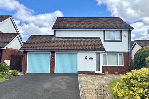 4 bed property, in Bentley Park Road, £460,000