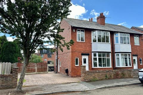 3 bed property, in Claremont Road, £325,000