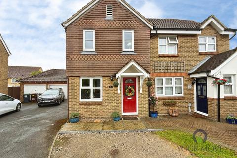 2 bed property, in Tom Joyce Close, £335,000