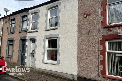 2 bed property, in Brook Street, £125,000