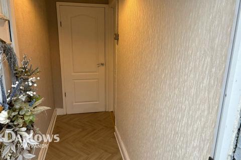 2 bed property, in Brook Street, £125,000