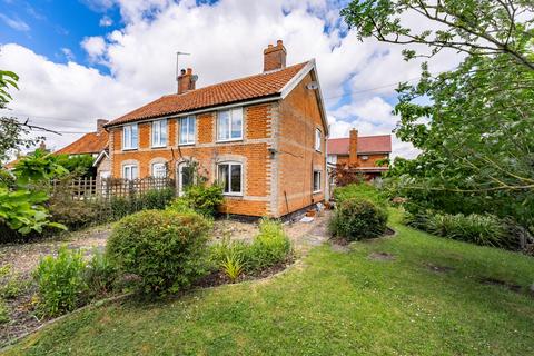3 bed property, in Bells Lane, £300,000