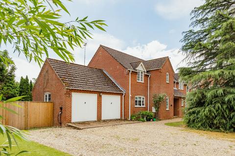 4 bed property, in Substantial Home on 0.30 Acre Plot (STMS) in Scarning, £650,000
