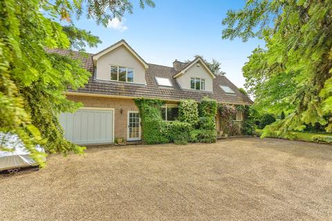 4 bed property, in Green Lane, £675,000