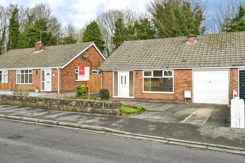 2 bed property, in St. Brides Close, £140,000