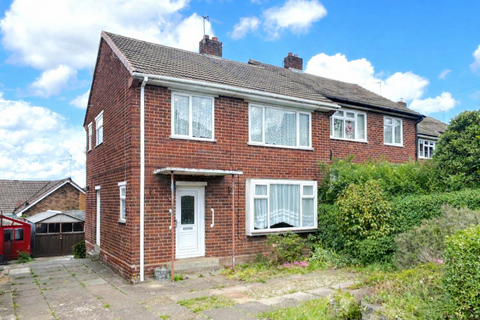 3 bed property, in Cornwall Road, £215,000