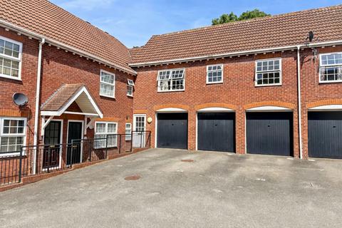 1 bed property, in Lavenham Court, £110,000