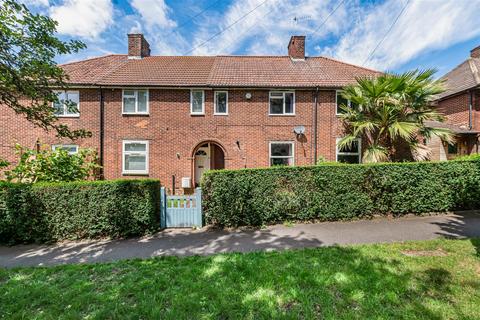 2 bed property, in Reigate Avenue, £425,000
