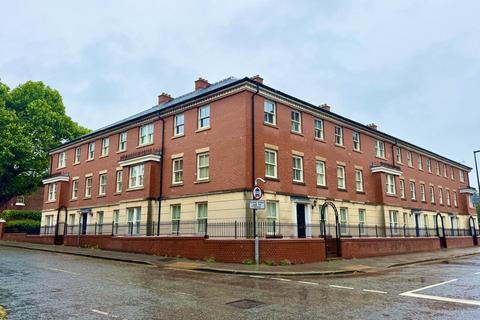 2 bed property, in Bovey Court, £155,000