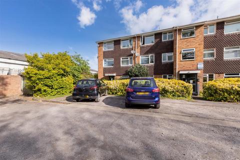 1 bed property, in Suffolk Close, £175,000