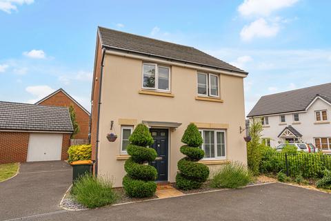4 bed property, in Jubilee Way, £425,000