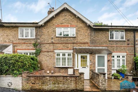 2 bed property, in Manor Cottages Approach, £625,000
