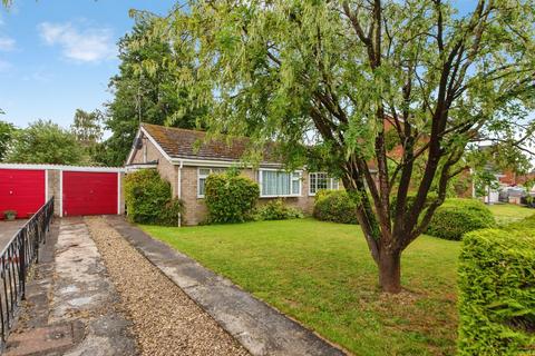 2 bed property, in Beech Grove, £140,000