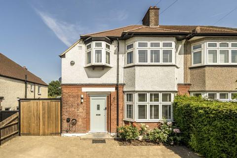 3 bed property, in Kingshurst Road, £800,000