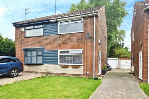 2 bed property, in Avon Close, £165,000