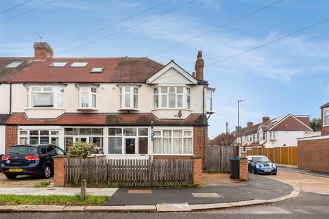 3 bed property, in Westway, £785,000